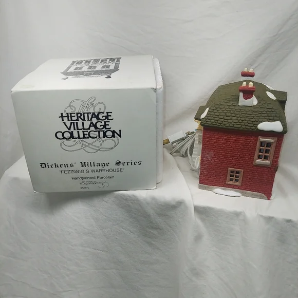 Department 56 Dickens' Village Series 1986 "Fezziwig's Warehouse" 6500-5 - Picture 2 of 7